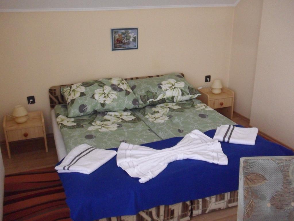 Friends Villa Apartments Hévíz Стая снимка
