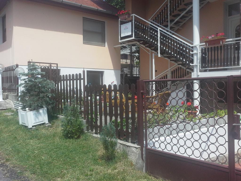 Friends Villa Apartments Hévíz Екстериор снимка