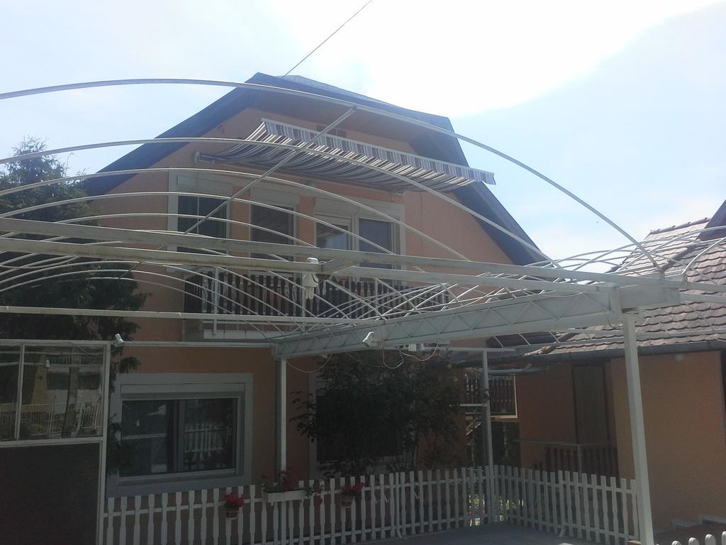 Friends Villa Apartments Hévíz Екстериор снимка
