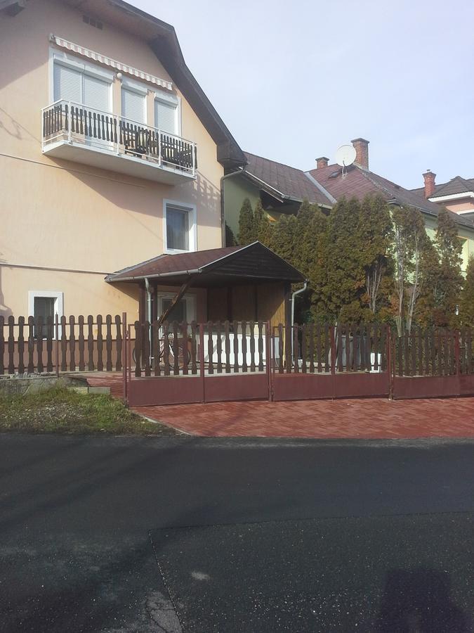 Friends Villa Apartments Hévíz Екстериор снимка